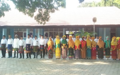 Civitas Akademik SMAN 1 Tuban Melaksanakan Upacara Peringatan Hari Sumpah Pemuda